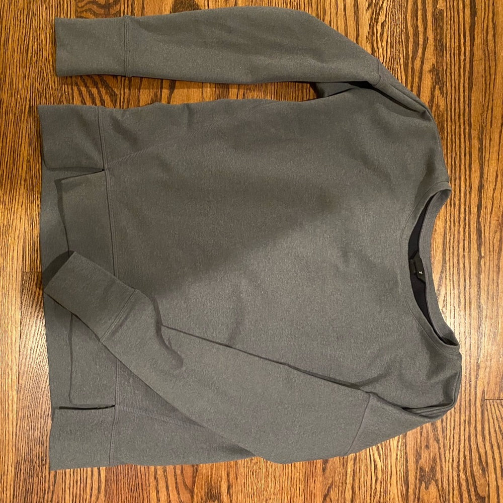 Gray cropped workout sweatshirt